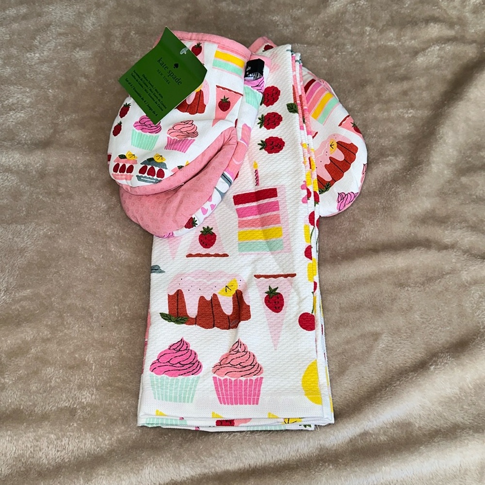 Kate Spade Baking Hand Towel and Oven Mit Set